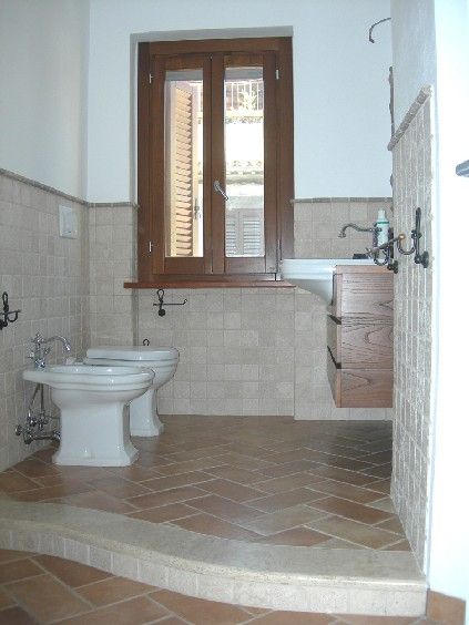Appartamento affitto turistico - Bagno con mattoni di Assisi