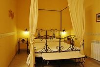 Camera da letto della Residenza Lago di Baratz, Alghero