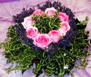 Composizione rose, lavanda e salvia per matrimonio a tema: piante aromatiche